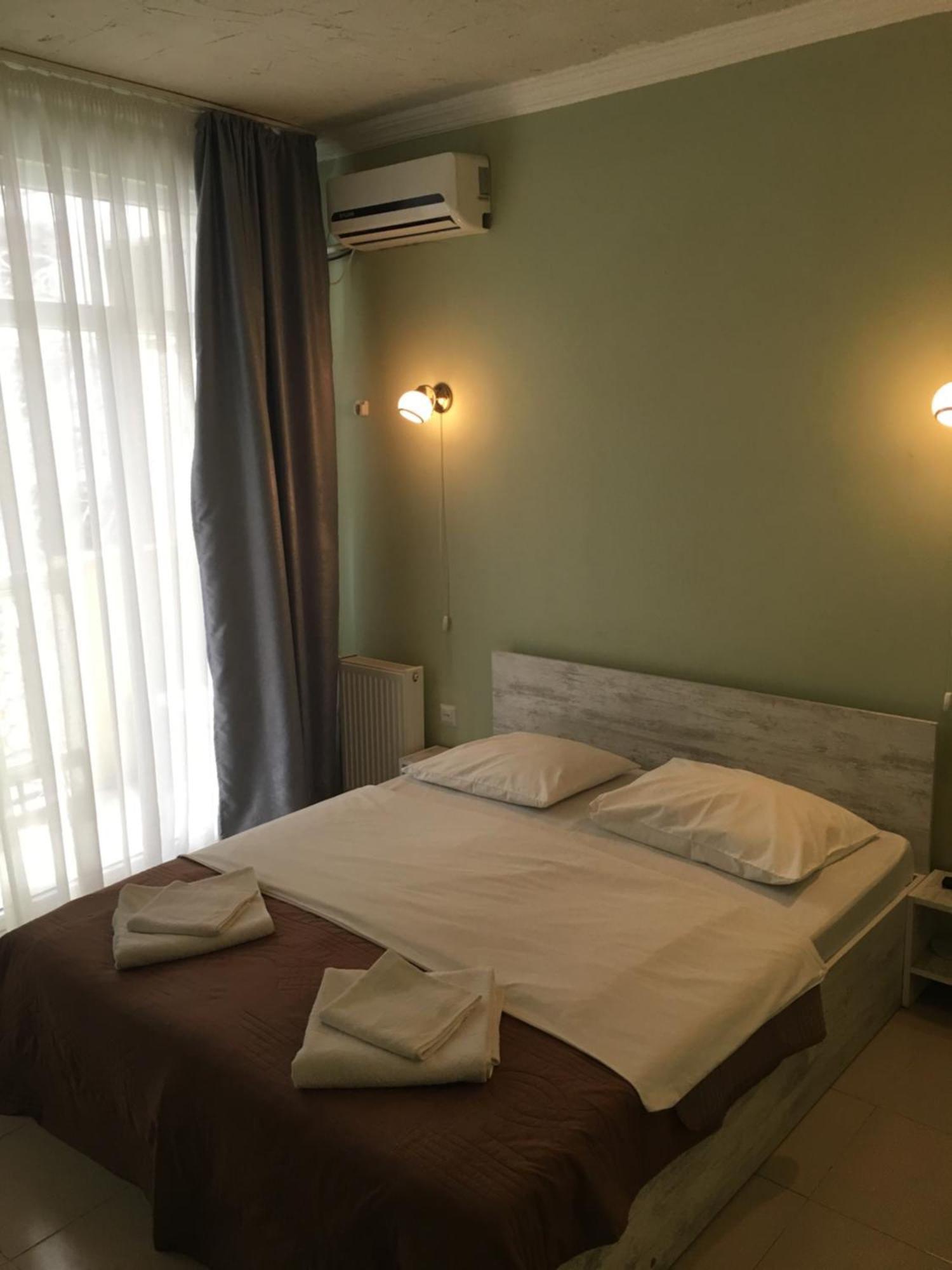 Hotel Lim Batoemi Buitenkant foto