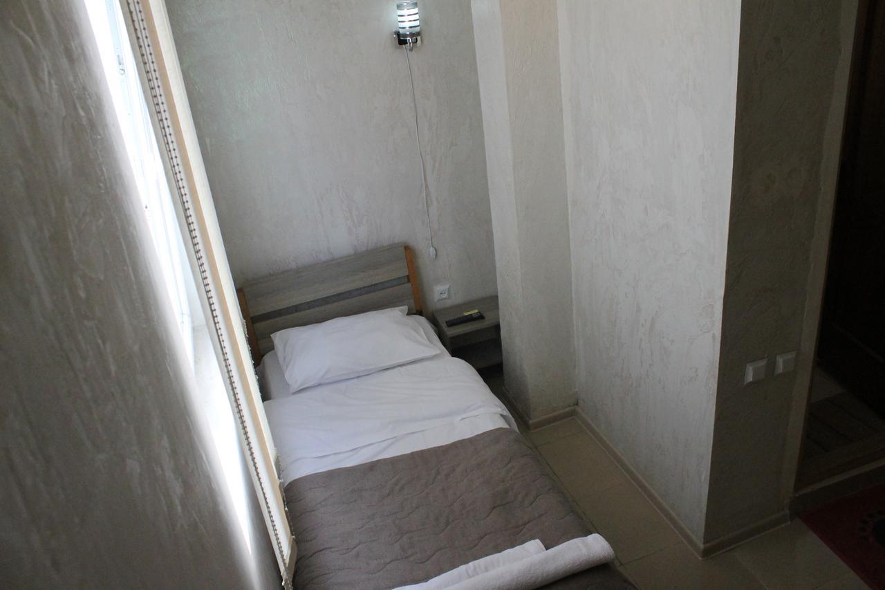 Hotel Lim Batoemi Buitenkant foto