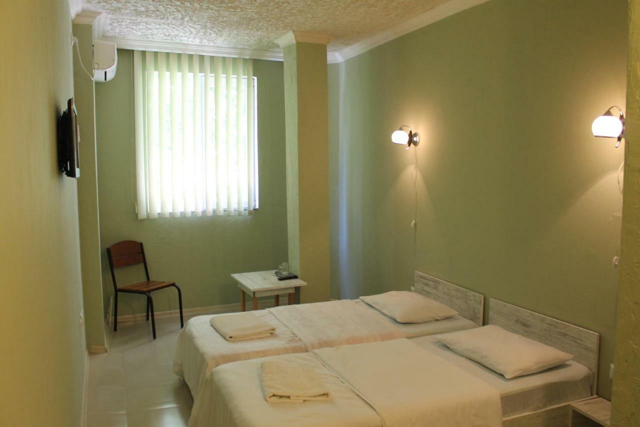 Hotel Lim Batoemi Buitenkant foto