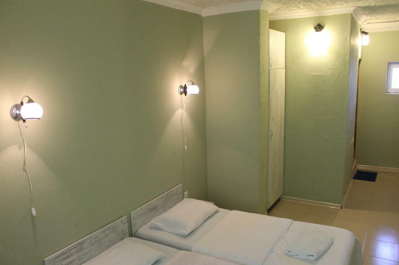Hotel Lim Batoemi Buitenkant foto